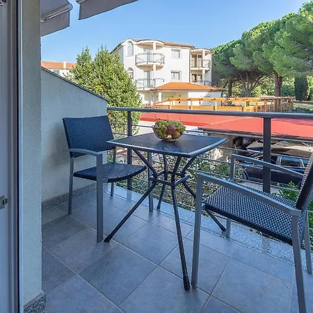 Apartman 1 Bedroom Beautiful In