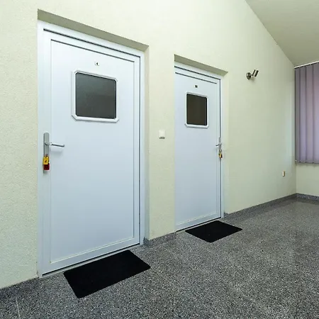 1 Bedroom Beautiful In *