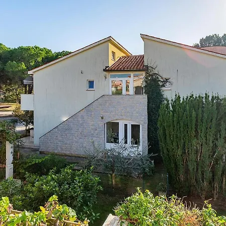 1 Bedroom Beautiful In * Medulin