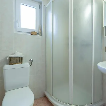 1 Bedroom Beautiful In *